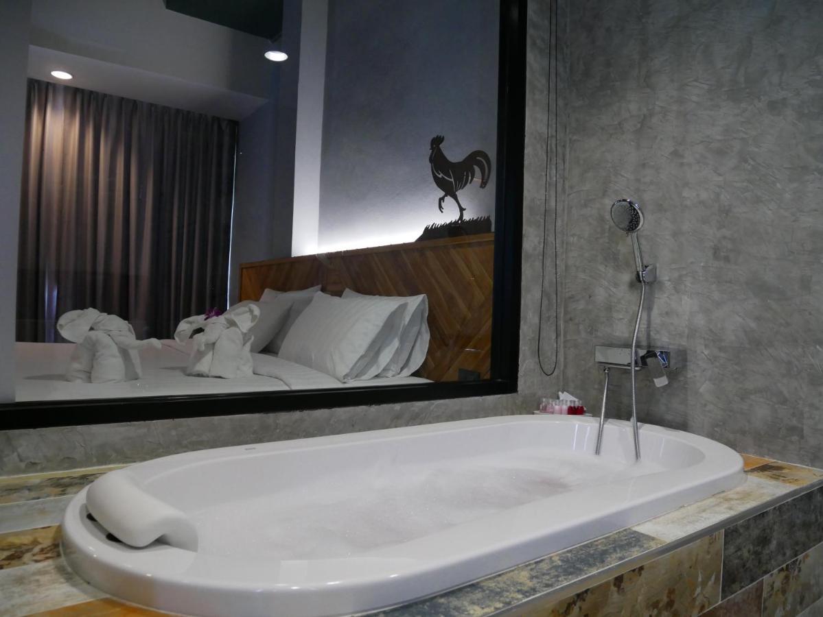 Ou Hotel Phitsanulok Exterior photo