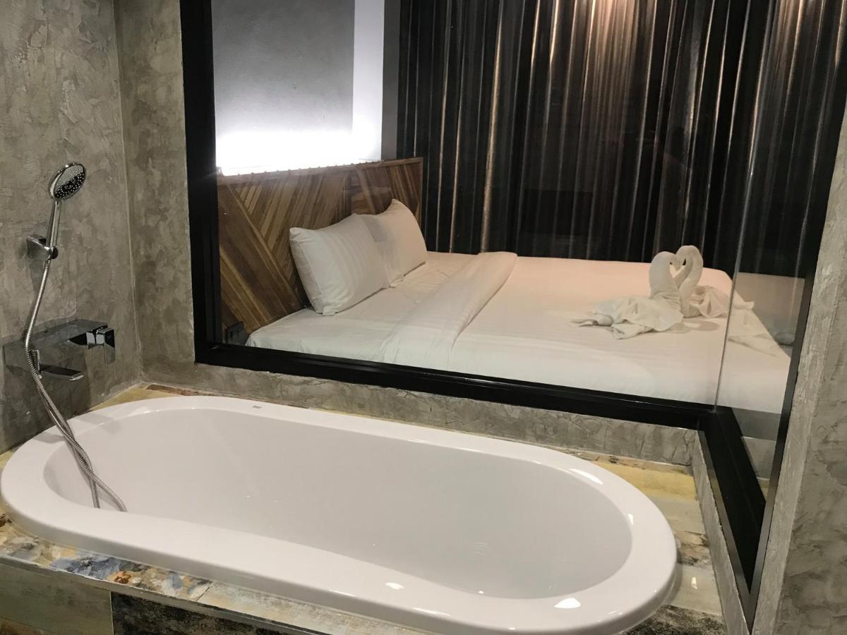 Ou Hotel Phitsanulok Exterior photo