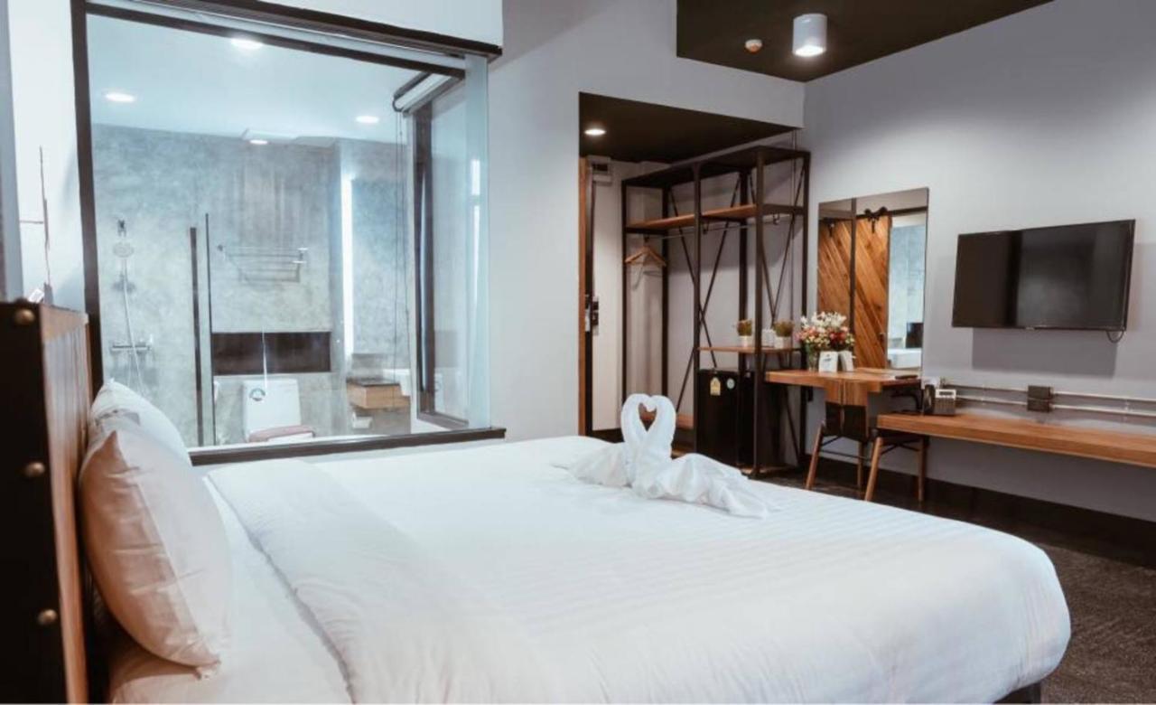 Ou Hotel Phitsanulok Exterior photo