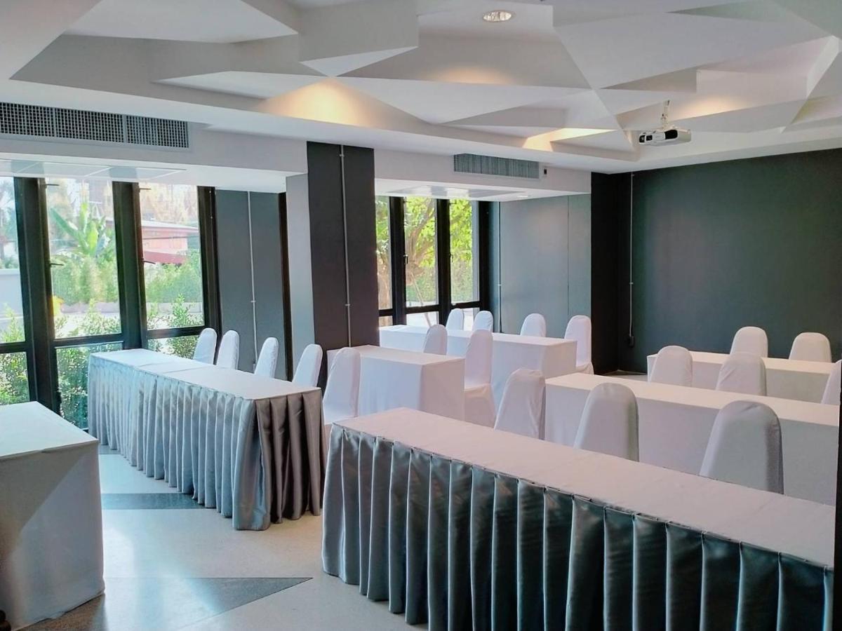 Ou Hotel Phitsanulok Exterior photo