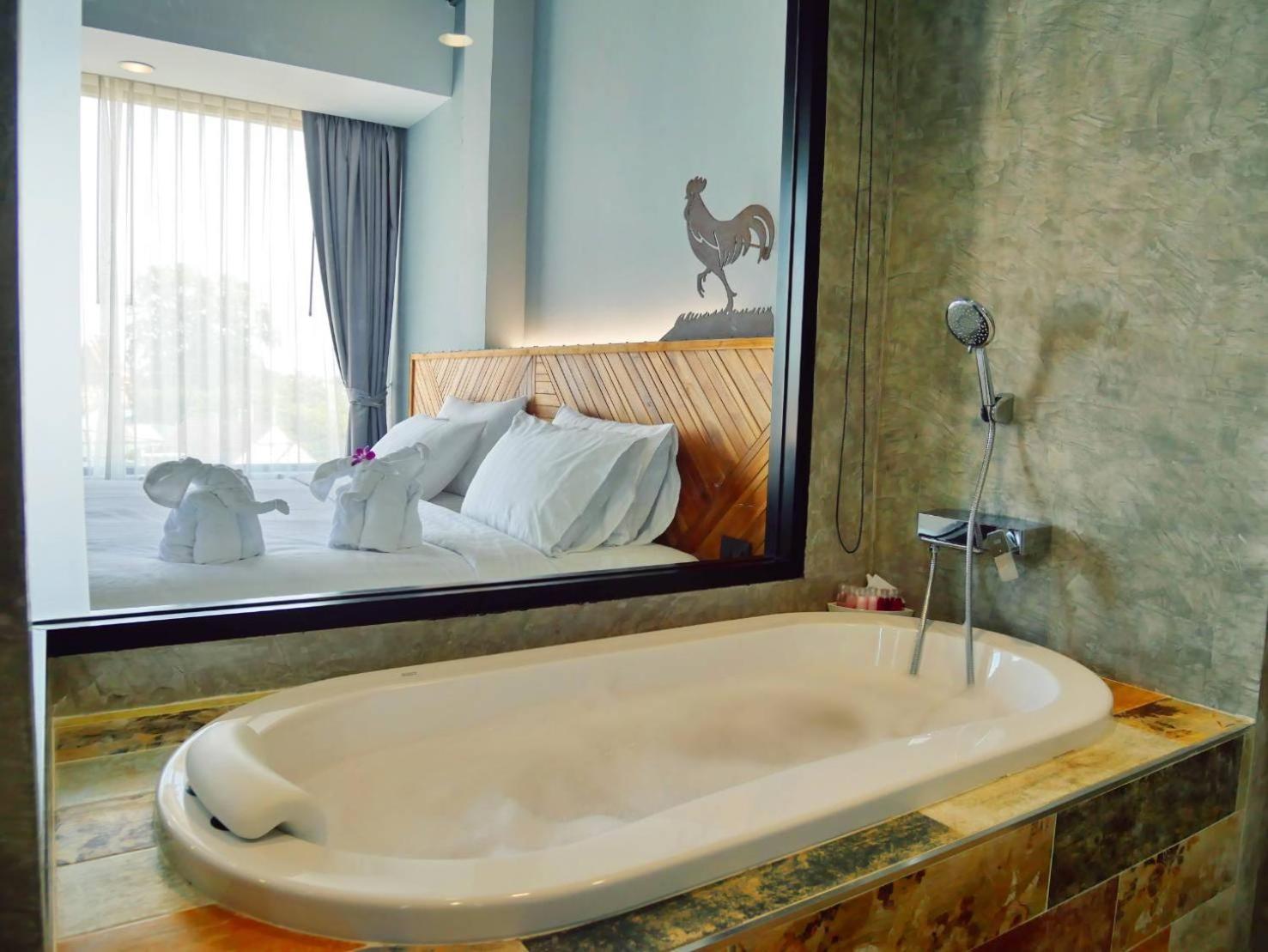 Ou Hotel Phitsanulok Exterior photo